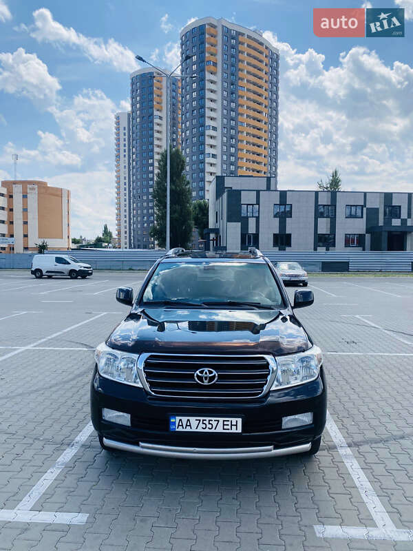 Toyota Land Cruiser 2011