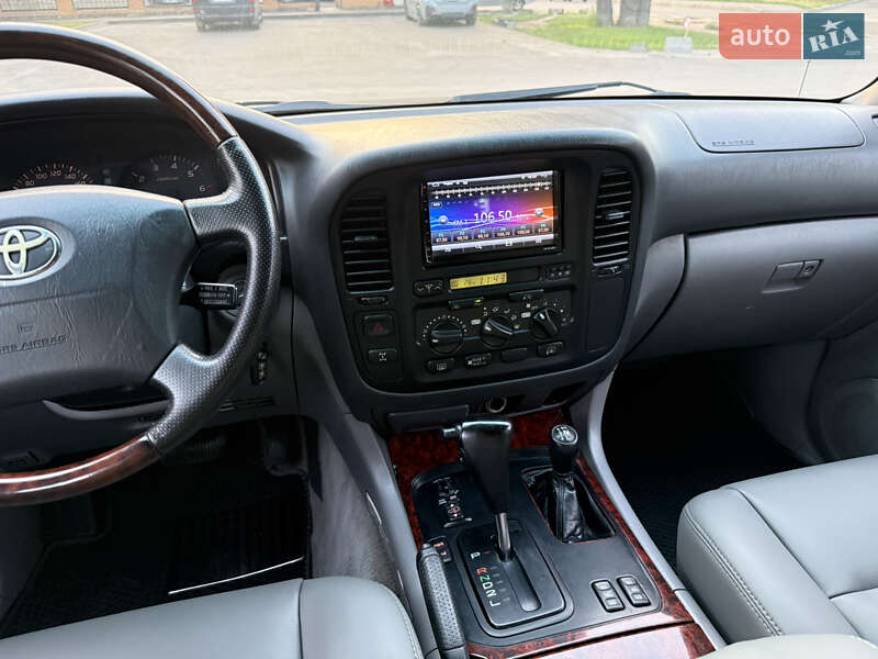 Позашляховик / Кросовер Toyota Land Cruiser 2001 в Броварах
