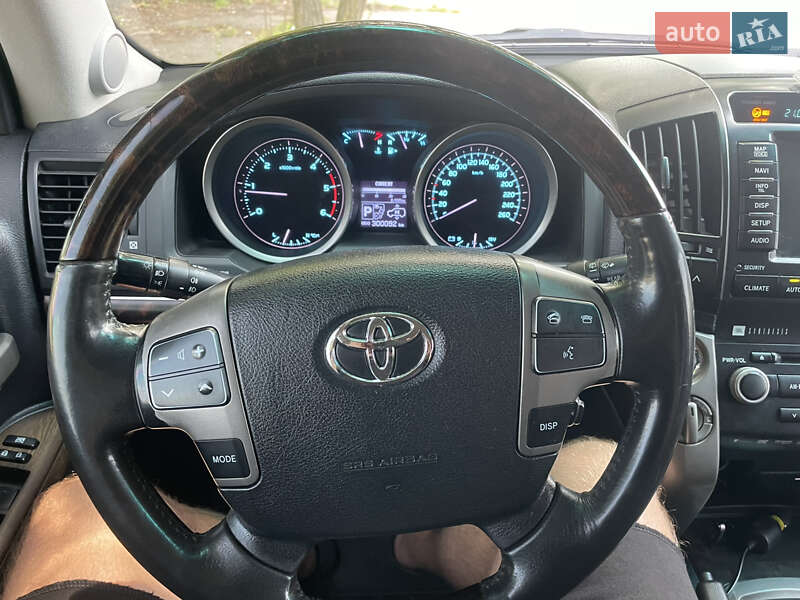 Позашляховик / Кросовер Toyota Land Cruiser 2011 в Лубнах фото 38 Позашляховик / Кросовер Toyota Land Cruiser 2011 в Лубнах