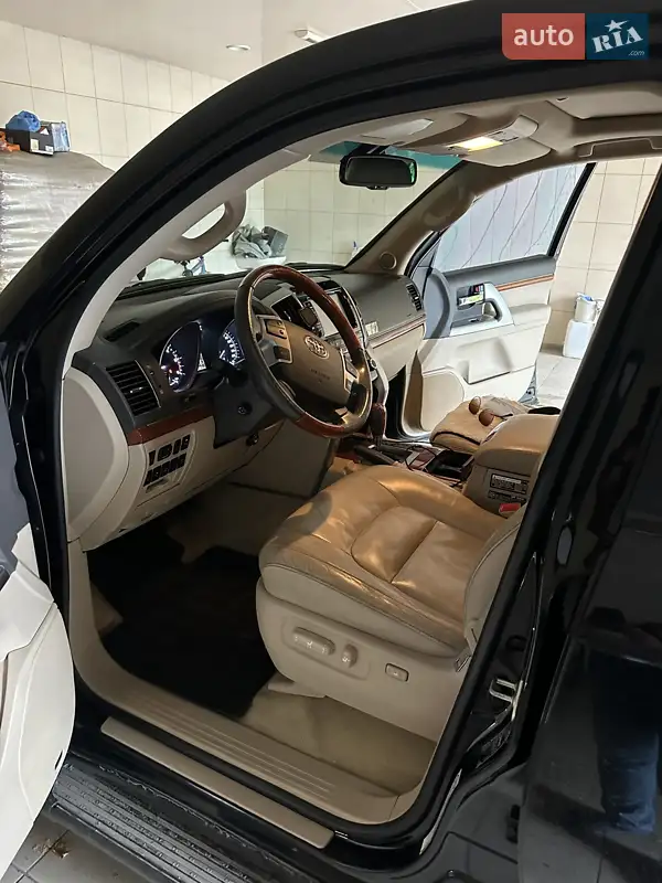 Toyota Land Cruiser 2012