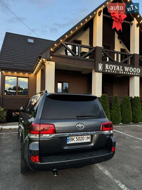 Внедорожник / Кроссовер Toyota Land Cruiser 2019 в Рокитном