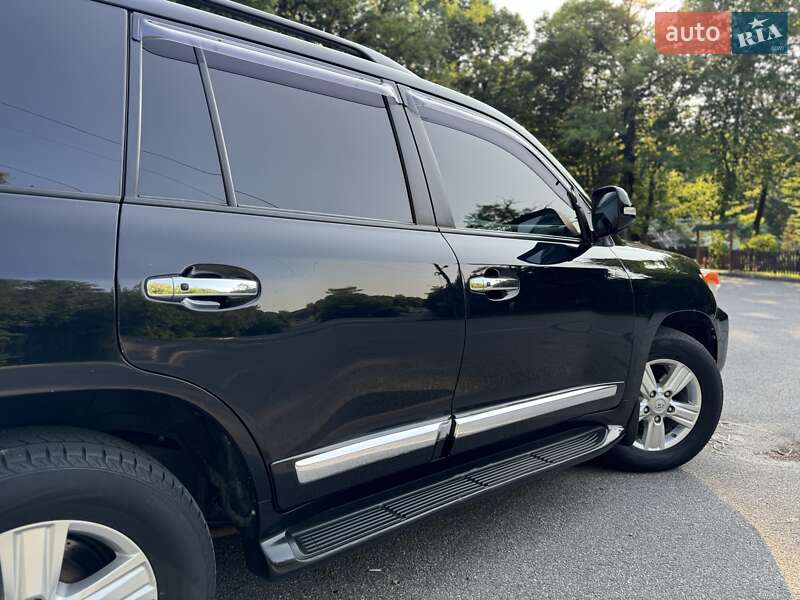 Позашляховик / Кросовер Toyota Land Cruiser 2014 в Трускавці фото 39 Позашляховик / Кросовер Toyota Land Cruiser 2014 в Трускавці