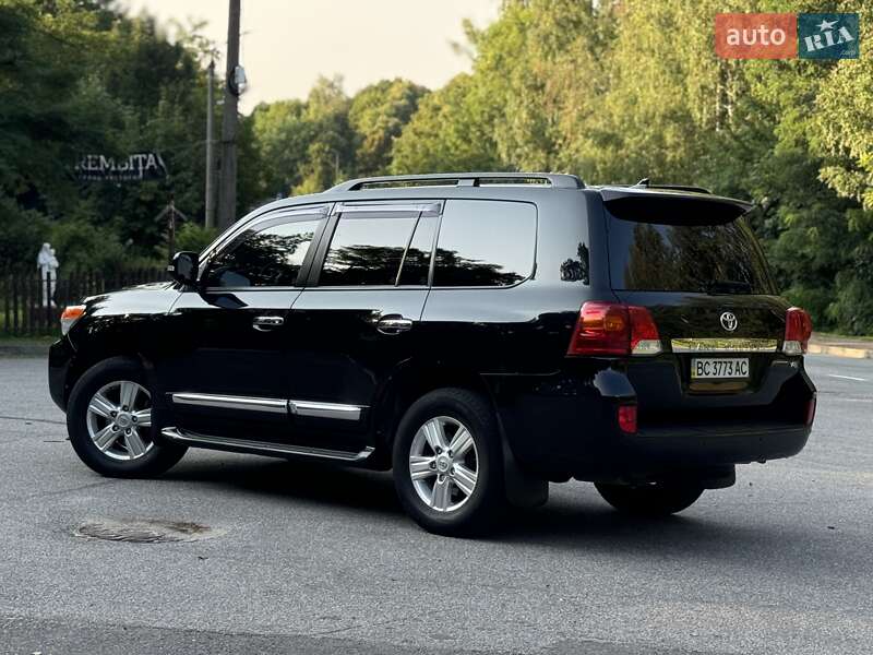 Позашляховик / Кросовер Toyota Land Cruiser 2014 в Трускавці фото 93 Позашляховик / Кросовер Toyota Land Cruiser 2014 в Трускавці