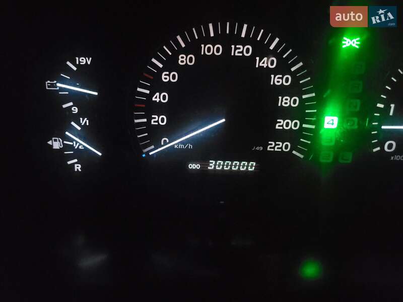 Внедорожник / Кроссовер Toyota Land Cruiser 2005 в Ровно