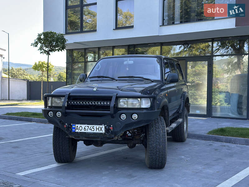 Внедорожник / Кроссовер Toyota Land Cruiser 1997 в Сваляве