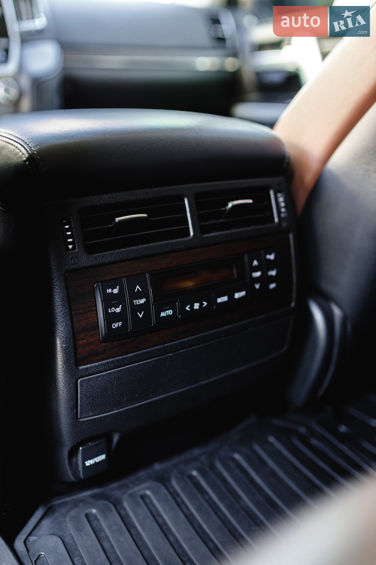 Toyota Land Cruiser 2019 VIN JTMCV02J804275595 фото оголошення 19 з 38