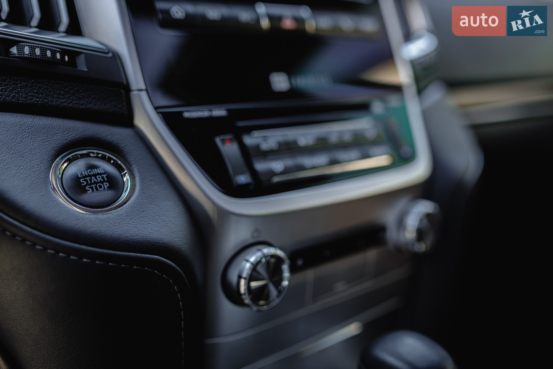 Toyota Land Cruiser 2019 VIN JTMCV02J804275595 фото оголошення 31 з 38