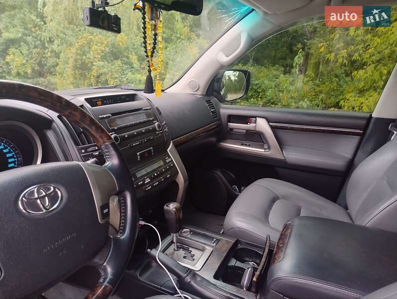 Внедорожник / Кроссовер Toyota Land Cruiser 2008 в Вараше