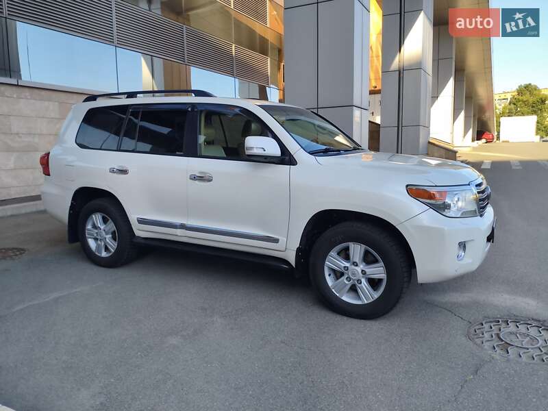 Внедорожник / Кроссовер Toyota Land Cruiser 2014 в Киеве фото 6 Внедорожник / Кроссовер Toyota Land Cruiser 2014 в Киеве