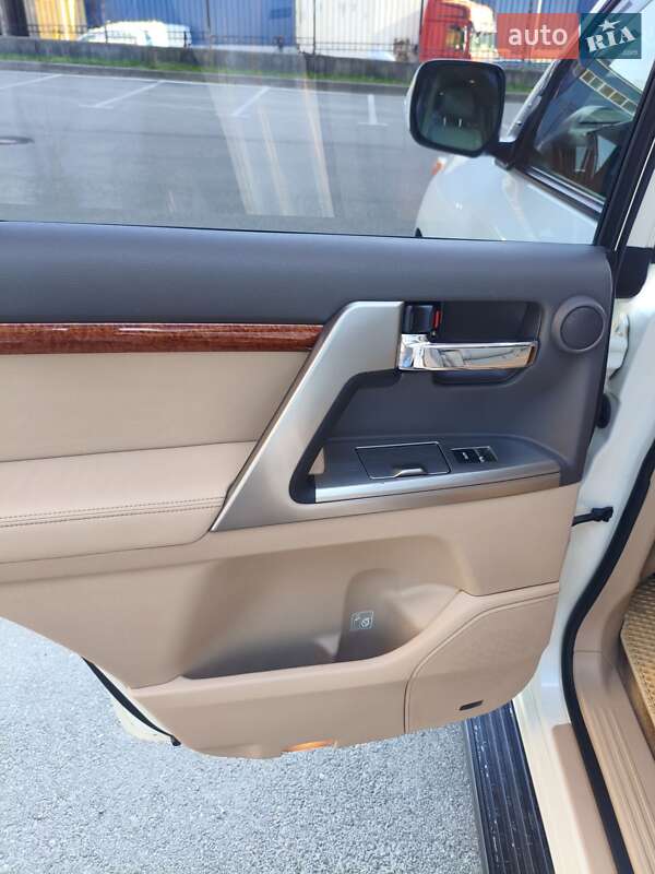 Внедорожник / Кроссовер Toyota Land Cruiser 2014 в Киеве фото 32 Внедорожник / Кроссовер Toyota Land Cruiser 2014 в Киеве