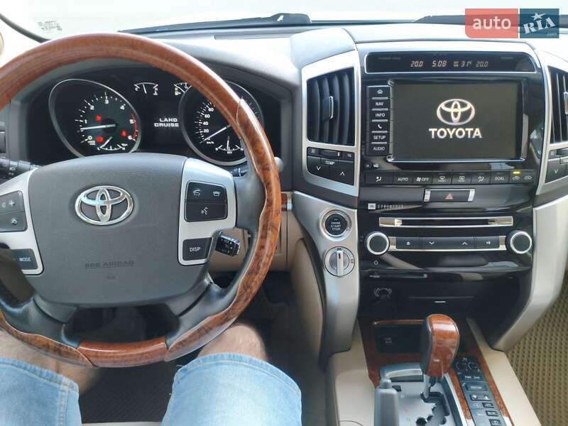 Внедорожник / Кроссовер Toyota Land Cruiser 2014 в Киеве фото 24 Внедорожник / Кроссовер Toyota Land Cruiser 2014 в Киеве