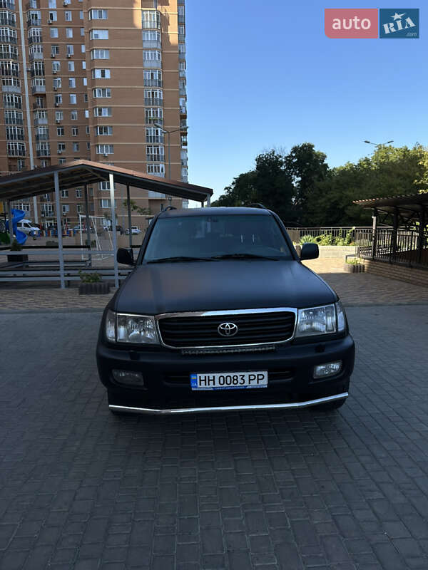 Внедорожник / Кроссовер Toyota Land Cruiser 2002 в 