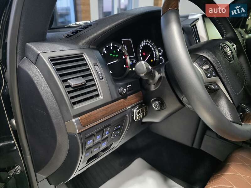 Внедорожник / Кроссовер Toyota Land Cruiser 2018 в Коломые