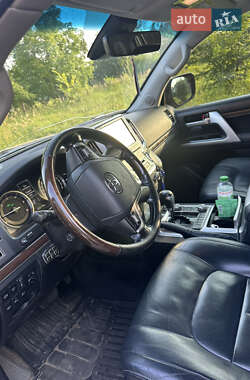 Внедорожник / Кроссовер Toyota Land Cruiser 2018 в 