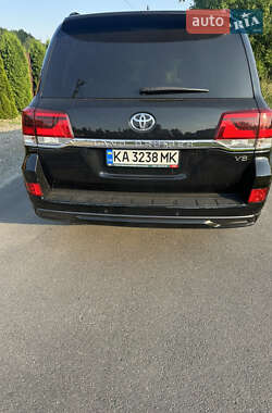 Внедорожник / Кроссовер Toyota Land Cruiser 2018 в 
