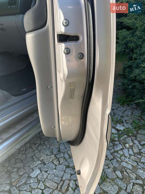 Внедорожник / Кроссовер Toyota Land Cruiser 2004 в Харькове фото 16 Внедорожник / Кроссовер Toyota Land Cruiser 2004 в Харькове