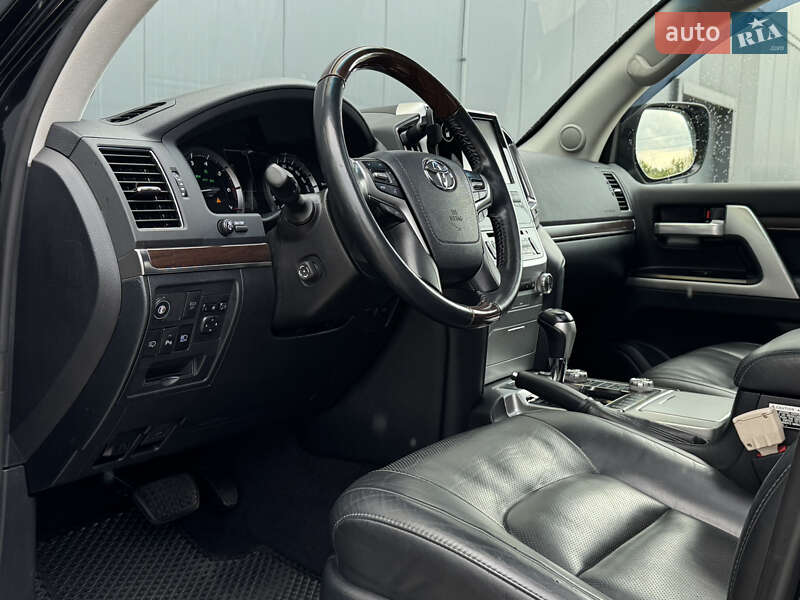 Внедорожник / Кроссовер Toyota Land Cruiser 2017 в Киеве