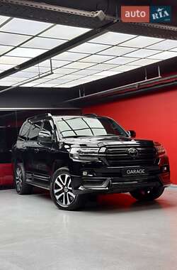 Внедорожник / Кроссовер Toyota Land Cruiser 2018 в 
