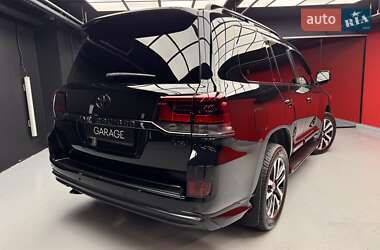 Внедорожник / Кроссовер Toyota Land Cruiser 2018 в 