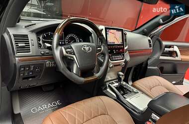 Внедорожник / Кроссовер Toyota Land Cruiser 2018 в 