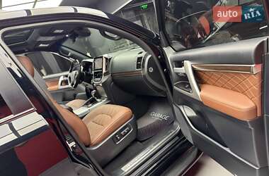 Внедорожник / Кроссовер Toyota Land Cruiser 2018 в 