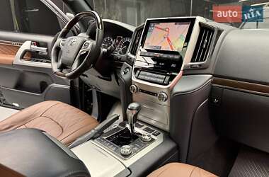 Внедорожник / Кроссовер Toyota Land Cruiser 2018 в 