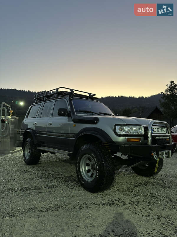 Внедорожник / Кроссовер Toyota Land Cruiser 1994 в Рахове