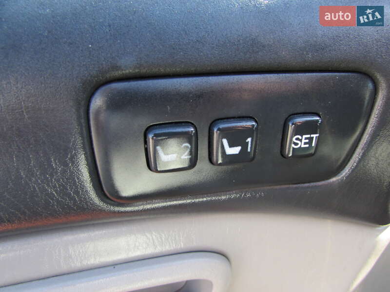 Внедорожник / Кроссовер Toyota Land Cruiser 2004 в Кропивницком