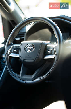 Внедорожник / Кроссовер Toyota Land Cruiser 2023 в 