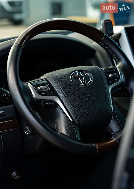 Позашляховик / Кросовер Toyota Land Cruiser 2020 в Чернівцях