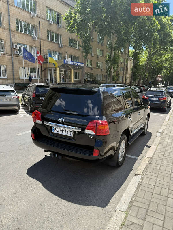 Внедорожник / Кроссовер Toyota Land Cruiser 2013 в Николаеве