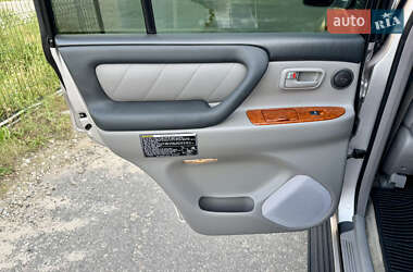 Внедорожник / Кроссовер Toyota Land Cruiser 2003 в 