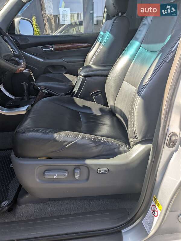 Внедорожник / Кроссовер Toyota Land Cruiser 2004 в Львове