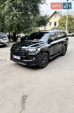 Внедорожник / Кроссовер Toyota Land Cruiser 2017 в 