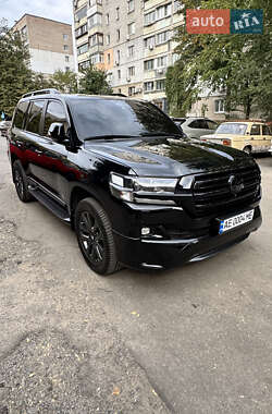 Внедорожник / Кроссовер Toyota Land Cruiser 2017 в 