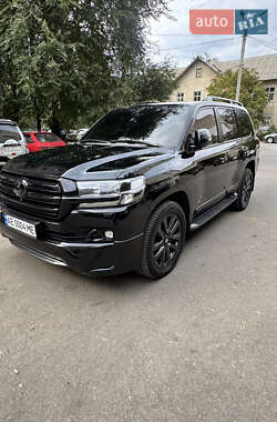 Внедорожник / Кроссовер Toyota Land Cruiser 2017 в 