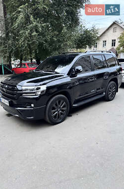 Внедорожник / Кроссовер Toyota Land Cruiser 2017 в 