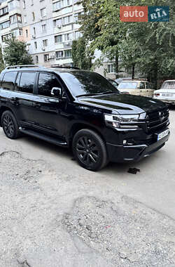 Внедорожник / Кроссовер Toyota Land Cruiser 2017 в 