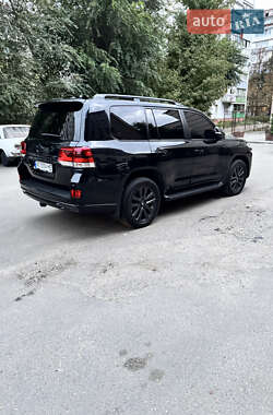 Внедорожник / Кроссовер Toyota Land Cruiser 2017 в 