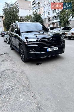 Внедорожник / Кроссовер Toyota Land Cruiser 2017 в 