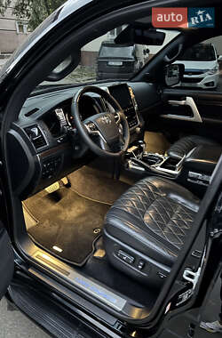 Внедорожник / Кроссовер Toyota Land Cruiser 2017 в 