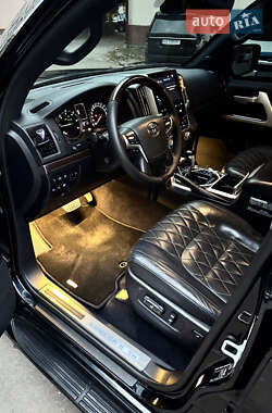 Внедорожник / Кроссовер Toyota Land Cruiser 2017 в 