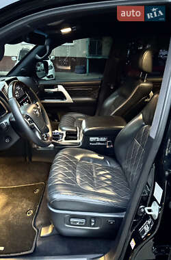 Внедорожник / Кроссовер Toyota Land Cruiser 2017 в 