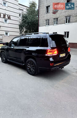 Внедорожник / Кроссовер Toyota Land Cruiser 2017 в 