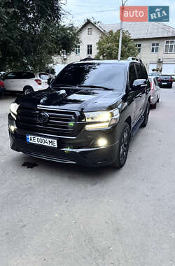 Внедорожник / Кроссовер Toyota Land Cruiser 2017 в 