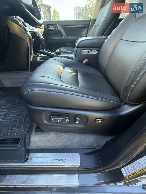 Позашляховик / Кросовер Toyota Land Cruiser 2011 в Києві