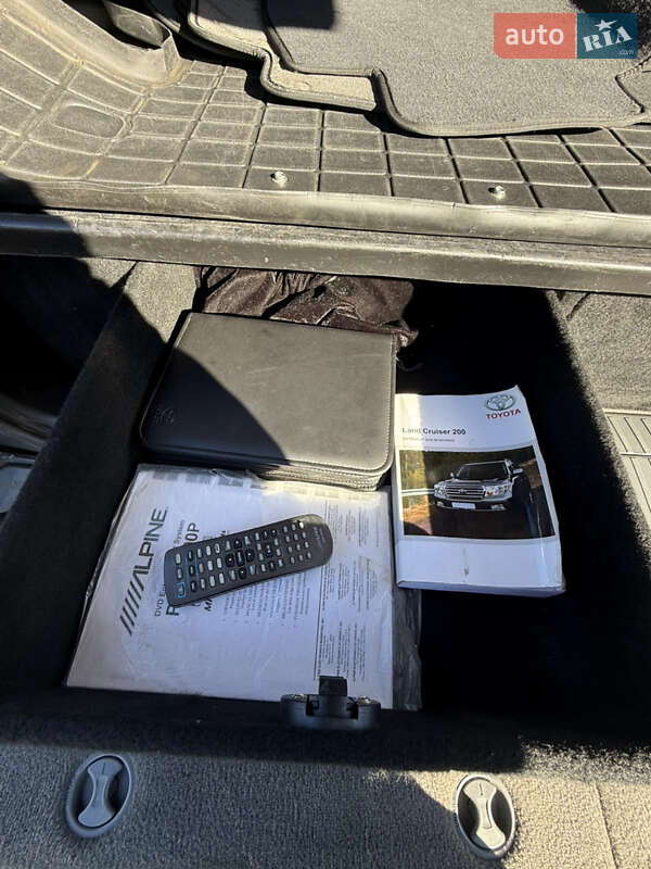 Позашляховик / Кросовер Toyota Land Cruiser 2011 в Києві