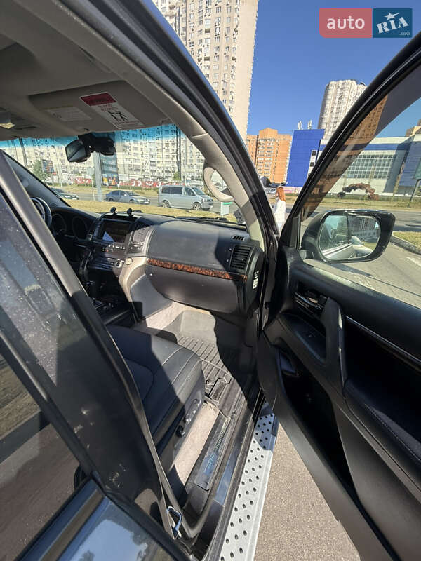 Позашляховик / Кросовер Toyota Land Cruiser 2011 в Києві