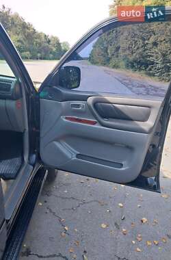 Внедорожник / Кроссовер Toyota Land Cruiser 2001 в 