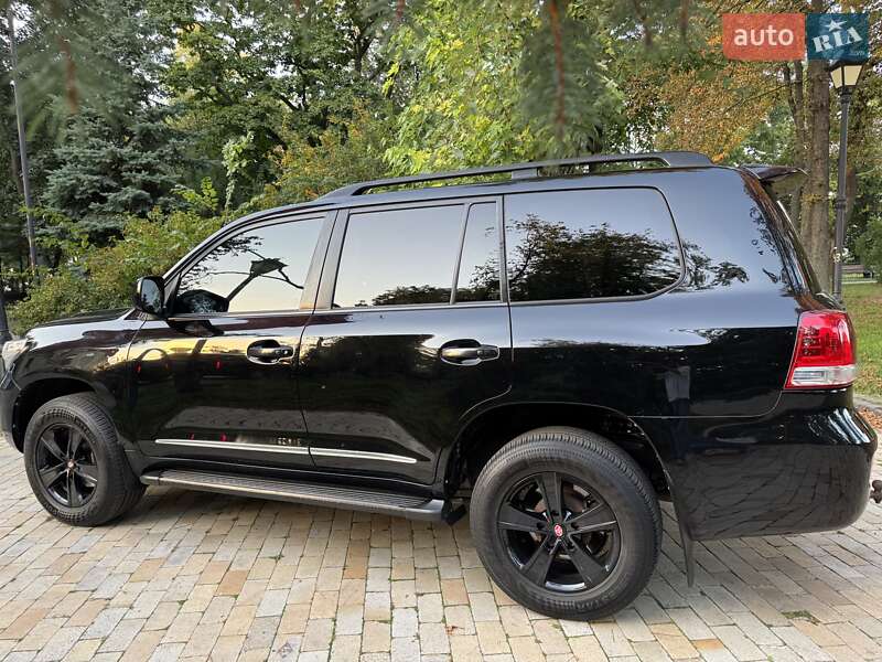 Toyota Land Cruiser 2011